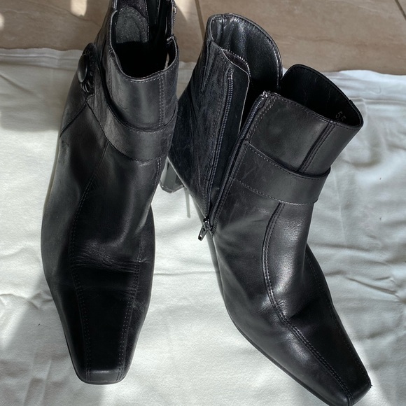 Clarks Italian Leather Heel Boot - Picture 2 of 2